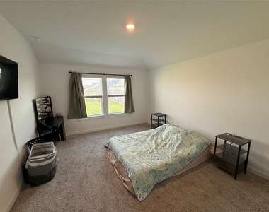 1210 Hughes Crossing Drive - Photo Thumbnail 8