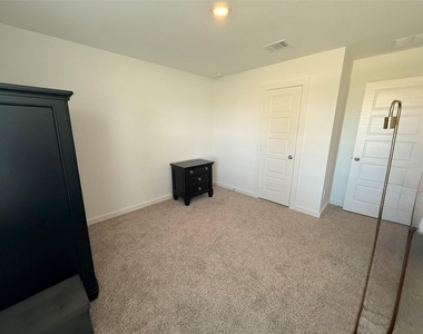 1210 Hughes Crossing Drive - Photo Thumbnail 16