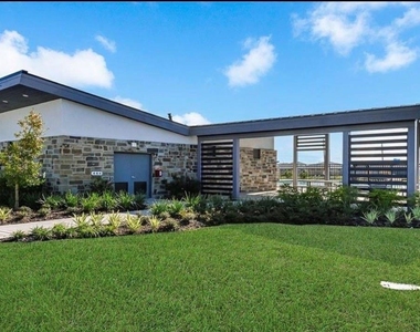 1210 Hughes Crossing Drive - Photo Thumbnail 22