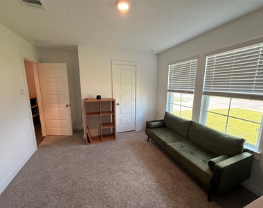 1210 Hughes Crossing Drive - Photo Thumbnail 12