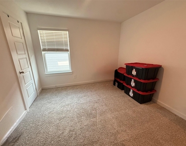 1210 Hughes Crossing Drive - Photo Thumbnail 17