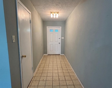 1506 Park Maple Drive - Photo Thumbnail 2