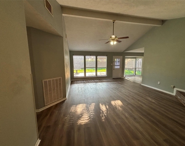 1506 Park Maple Drive - Photo Thumbnail 3