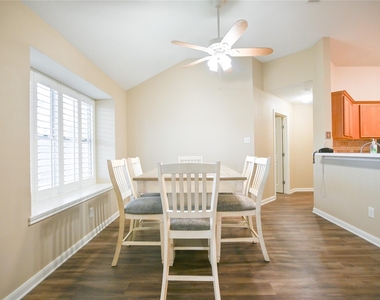 203 Colony Creek Drive - Photo Thumbnail 12