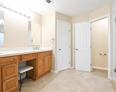 203 Colony Creek Drive - Photo Thumbnail 15