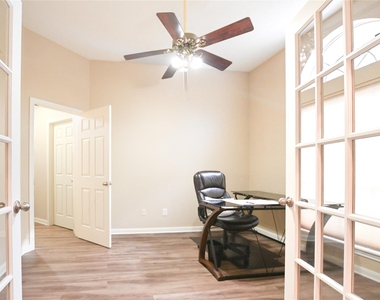 203 Colony Creek Drive - Photo Thumbnail 2