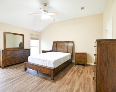203 Colony Creek Drive - Photo Thumbnail 4