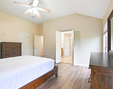 203 Colony Creek Drive - Photo Thumbnail 14
