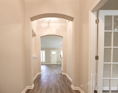 203 Colony Creek Drive - Photo Thumbnail 7
