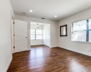 235 Live Oak Street - Photo Thumbnail 13
