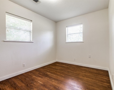 235 Live Oak Street - Photo Thumbnail 17