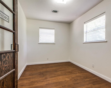 235 Live Oak Street - Photo Thumbnail 20