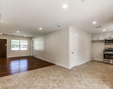 235 Live Oak Street - Photo Thumbnail 6