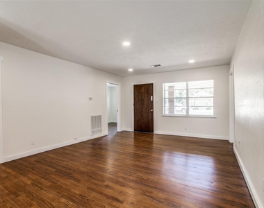 235 Live Oak Street - Photo Thumbnail 3