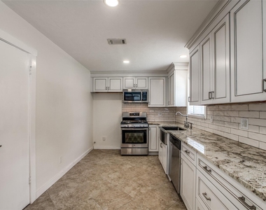 235 Live Oak Street - Photo Thumbnail 7