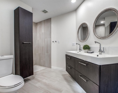 235 Live Oak Street - Photo Thumbnail 14