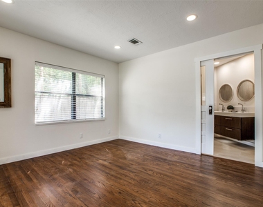 235 Live Oak Street - Photo Thumbnail 12