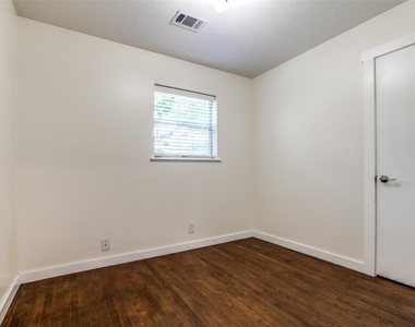 235 Live Oak Street - Photo Thumbnail 18