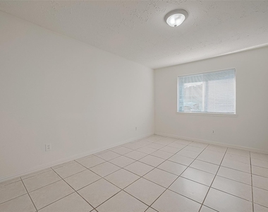 3806 Embarcadero Drive - Photo Thumbnail 20