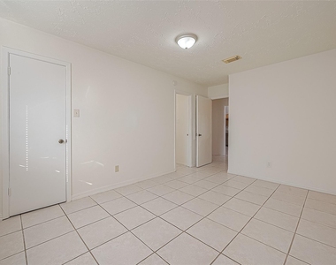 3806 Embarcadero Drive - Photo Thumbnail 21
