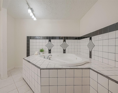 3806 Embarcadero Drive - Photo Thumbnail 36