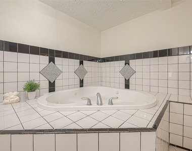 3806 Embarcadero Drive - Photo Thumbnail 39