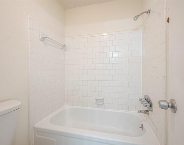 3806 Embarcadero Drive - Photo Thumbnail 24