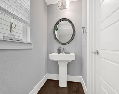 407 Yale Oaks Lane - Photo Thumbnail 13