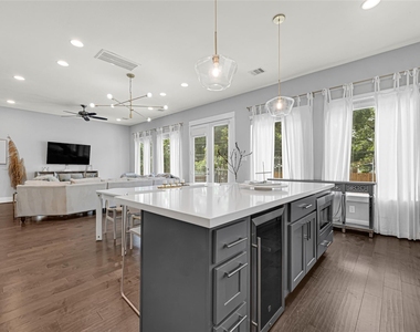 407 Yale Oaks Lane - Photo Thumbnail 6