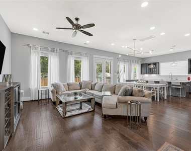 407 Yale Oaks Lane - Photo Thumbnail 3