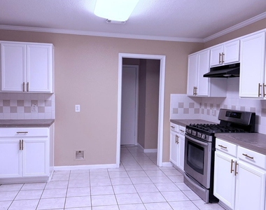 15227 Mission Oak Drive - Photo Thumbnail 7