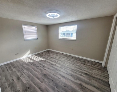 7335 Castanea Drive - Photo Thumbnail 10