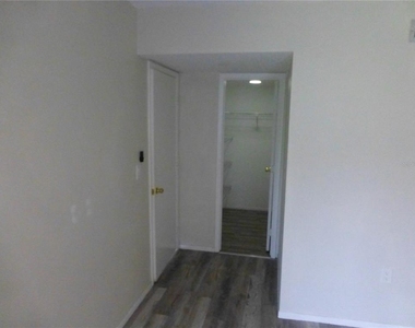 119 Lakeside Drive - Photo Thumbnail 12