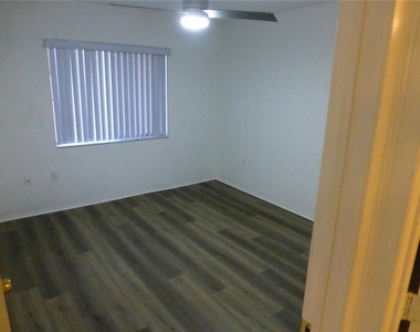 119 Lakeside Drive - Photo Thumbnail 14