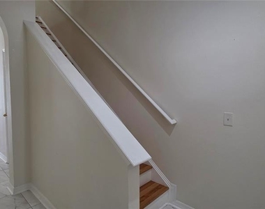 2027 Strathmill Drive - Photo Thumbnail 8