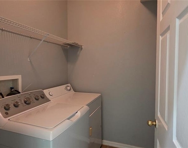2027 Strathmill Drive - Photo Thumbnail 16