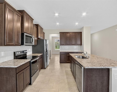 2546 Warren Acres Boulevard - Photo Thumbnail 12