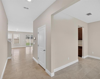 2546 Warren Acres Boulevard - Photo Thumbnail 2