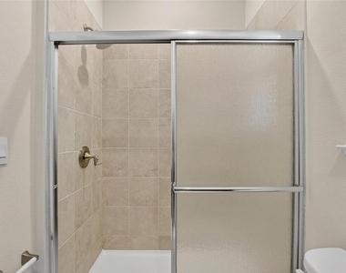 2546 Warren Acres Boulevard - Photo Thumbnail 26