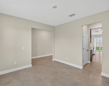 2546 Warren Acres Boulevard - Photo Thumbnail 6