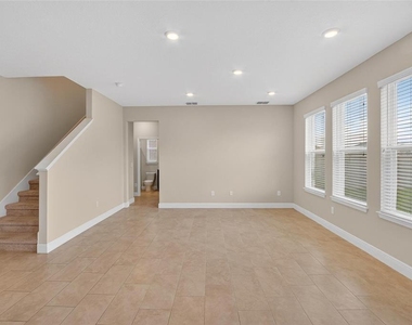 2546 Warren Acres Boulevard - Photo Thumbnail 16