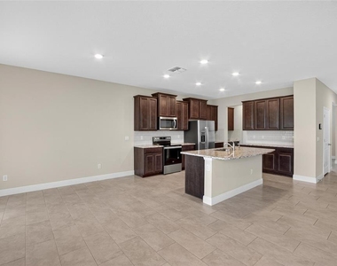 2546 Warren Acres Boulevard - Photo Thumbnail 11
