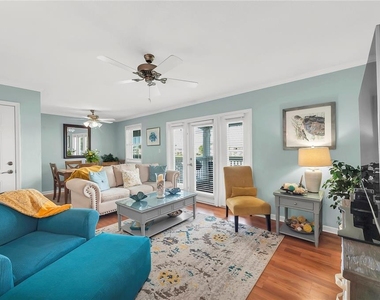 237 Seahorse Drive Se - Photo Thumbnail 2
