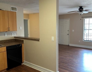 21027 Voyager Boulevard - Photo Thumbnail 4