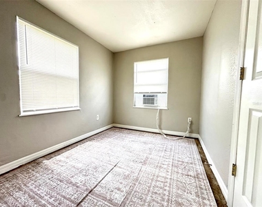 4111 28th Street N - Photo Thumbnail 5