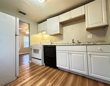 4111 28th Street N - Photo Thumbnail 2