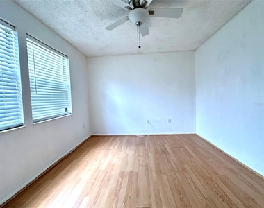 135 Hunter Lake Drive - Photo Thumbnail 7