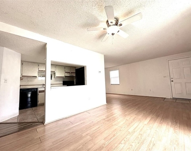 135 Hunter Lake Drive - Photo Thumbnail 1