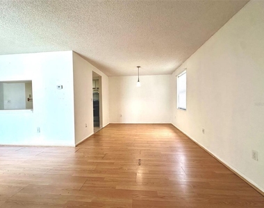 135 Hunter Lake Drive - Photo Thumbnail 2
