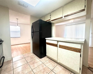 135 Hunter Lake Drive - Photo Thumbnail 4